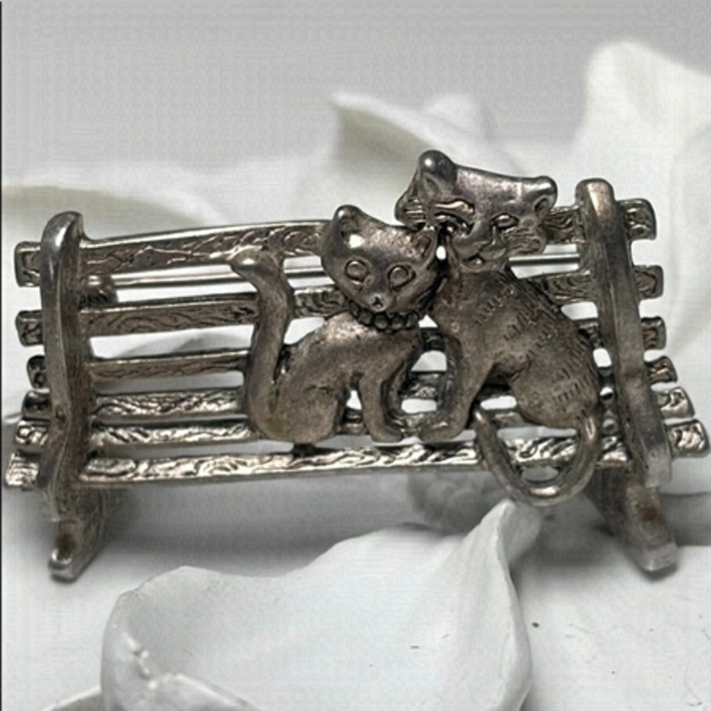 Love Cats Brooch - Picture 6 of 8